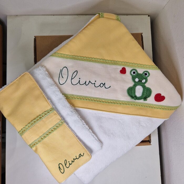 laculladinana_pillow_Olivia